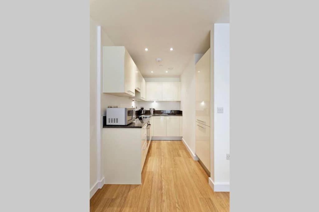 Modern Apartment At Slough Station, London In 18 Mins! Exterior foto